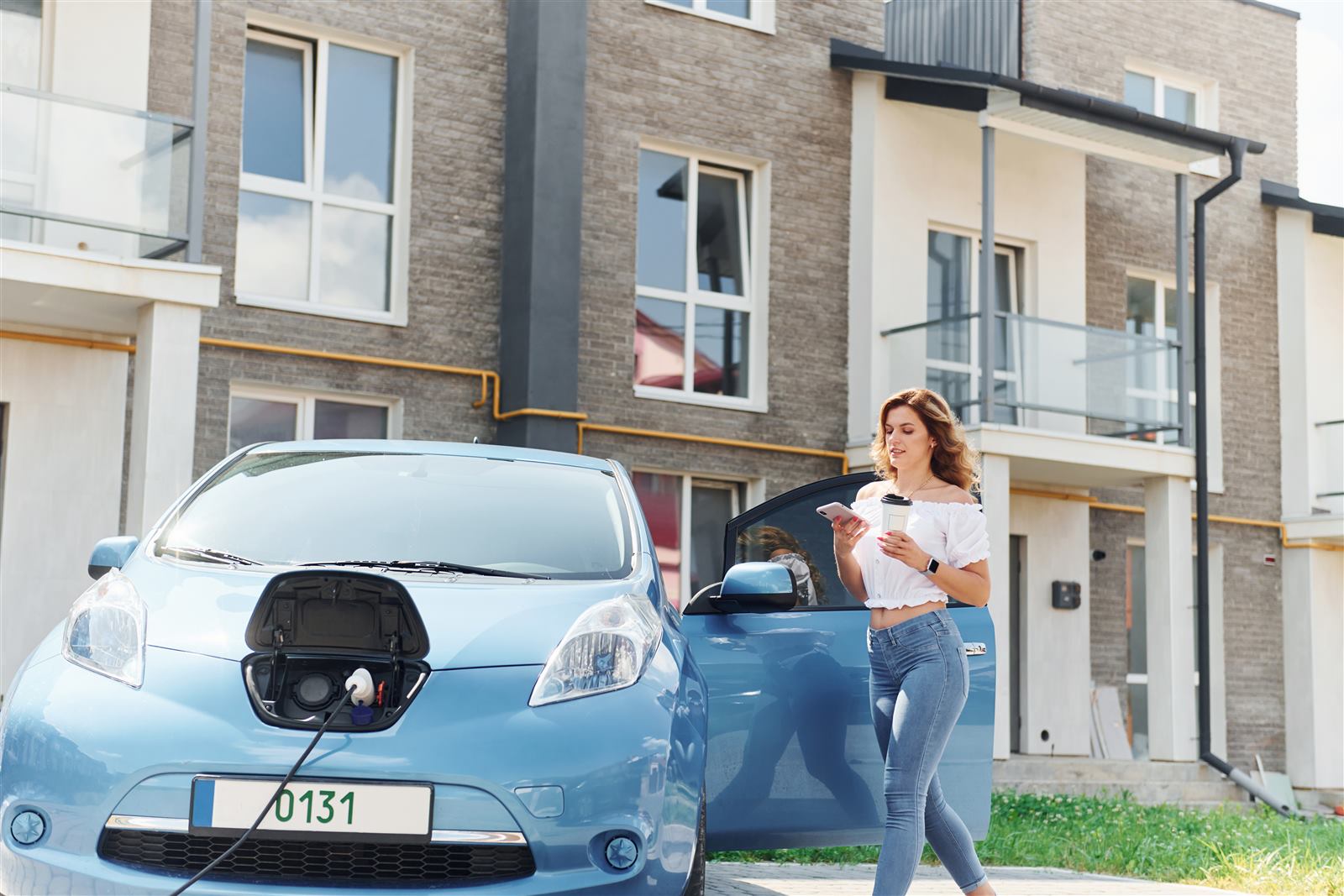 Carro elétrico vale a pena? Comparamos o custo total com um carro a combustão